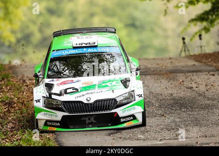 Nikolay Gryazin de Russie et Konstantin Aleksandrov de Russie participent à leur Toksport WRT 2 Skoda Fabia EVO pendant le shakedown le premier jour du Championnat du monde de rallye FIA Croatie sur 21 avril 2022 à Samobor, Croatie. Photo: Luka Stanzl/Pixsell Banque D'Images