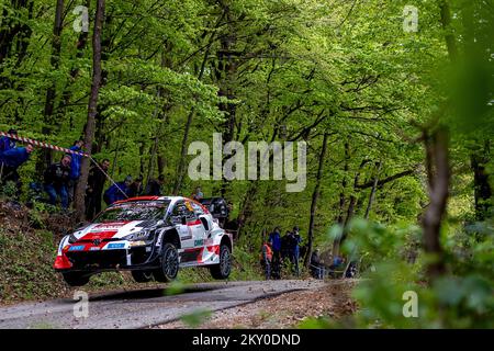 Kalle Rovanpera, de Finlande, et Jonne Halttunen, de Finlande, rivalisent avec leur Toyota Gazoo Racing WRT NG Toyota GR Yaris Rally1 lors du premier jour du Championnat du monde de rallye FIA Croatie sur 21 avril 2022 à Samobor, Croatie. Photo: Igor Kralj/Pixsell Banque D'Images