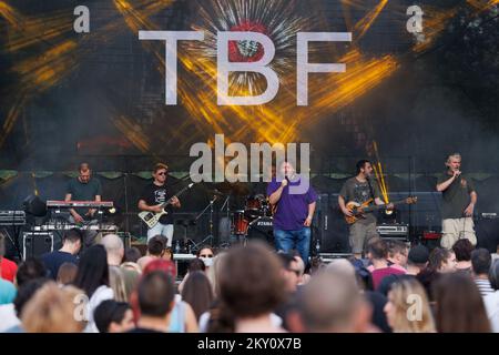 Les visiteurs apprécient la représentation du groupe TBF au future Scope Festival du lac Jarun à Zagreb, en Croatie, sur 15. Mai 2022. Photo: Davor Puklavec/PIXSELL Banque D'Images