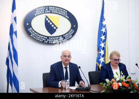 Le Ministre grec des affaires étrangères, Nikolaos Dendias, et le Ministre des affaires étrangères de Bosnie-Herzégovine, Bisera Turkovic, ont tenu une conférence de presse après une réunion sur 31 mai 2022 à Sarajevo, en Bosnie-Herzégovine. Photo: Armin Durgut/PIXSELL Banque D'Images