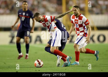 SPLIT, CROATIE - JUIN 06: Christopher Nkunku de France est en compétition pour un bal avec Marcelo Brozovic de Croatie lors de la Ligue des Nations de l'UEFA Un match du Groupe 1 entre la Croatie et la France à Stadion Poljud sur 6 juin 2022 à Split, Croatie. Photo: Igor Kralj/PIXSELL Banque D'Images