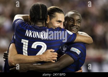 SPLIT, CROATIE - JUIN 06: Christopher Nkunku, Adrien Rabeot, Aurélien Tchouameni de France célèbre un but lors de la Ligue des Nations de l'UEFA Un match du Groupe 1 entre la Croatie et la France à Stadion Poljud sur 6 juin 2022 à Split, Croatie. Photo: Milan SABIC/PIXSELL Banque D'Images
