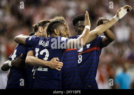 SPLIT, CROATIE - JUIN 06: Christopher Nkunku, Adrien Rabeot, Aurélien Tchouameni de France célèbre un but lors de la Ligue des Nations de l'UEFA Un match du Groupe 1 entre la Croatie et la France à Stadion Poljud sur 6 juin 2022 à Split, Croatie. Photo: Milan SABIC/PIXSELL Banque D'Images
