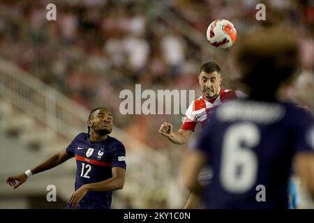 SPLIT, CROATIE - JUIN 06: Christopher Nkunku de France est en compétition pour un bal avec Josip Juranovic de Croatie lors de la Ligue des Nations de l'UEFA Un match du Groupe 1 entre la Croatie et la France au Stadion Poljud sur 6 juin 2022 à Split, Croatie. Photo: Igor Kralj/PIXSELL Banque D'Images