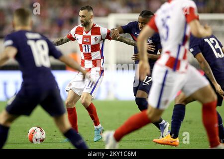 SPLIT, CROATIE - JUIN 06: Marcelo Brozovic, de Croatie, est défié par Christopher Nkunku, de France, lors de la Ligue des Nations de l'UEFA Un match du Groupe 1 entre la Croatie et la France au Stadion Poljud on 6 juin 2022 à Split, Croatie. Photo: Igor Kralj/PIXSELL Banque D'Images