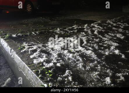 Poznanovec après une tempête de grêle et de fortes pluies qui se sont produites dans les heures tardives près de Zagorje, Croatie sur 13 juin 2022. C'est le troisième d'une série de tempêtes de grêle qui ont frappé le comté de Krapinsko-Zagorska au cours des 20 derniers jours. Photo: Zeljko Hladika/PIXSELL Banque D'Images