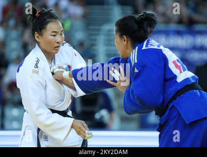 Gankhaich Bold de Mongolie lutte contre Cristina Cabana Perez d'Espagne dans la catégorie des femmes jusqu'à 63 kg lors du Grand Prix mondial de Zagreb de l'IJF, qui s'est tenu à l'Arena de Zagreb, à Zagreb, en Croatie, sur 16 juillet 2022. Photo: Zeljko Hladika/PIXSELL Banque D'Images