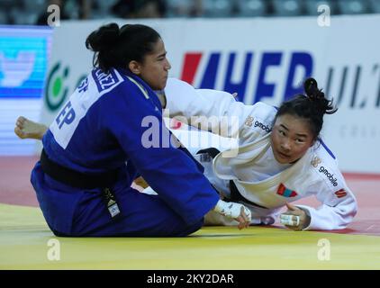 Gankhaich Bold de Mongolie lutte contre Cristina Cabana Perez d'Espagne dans la catégorie des femmes jusqu'à 63 kg lors du Grand Prix mondial de Zagreb de l'IJF, qui s'est tenu à l'Arena de Zagreb, à Zagreb, en Croatie, sur 16 juillet 2022. Photo: Zeljko Hladika/PIXSELL Banque D'Images