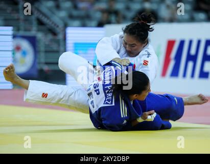 Gankhaich Bold de Mongolie lutte contre Cristina Cabana Perez d'Espagne dans la catégorie des femmes jusqu'à 63 kg lors du Grand Prix mondial de Zagreb de l'IJF, qui s'est tenu à l'Arena de Zagreb, à Zagreb, en Croatie, sur 16 juillet 2022. Photo: Zeljko Hladika/PIXSELL Banque D'Images