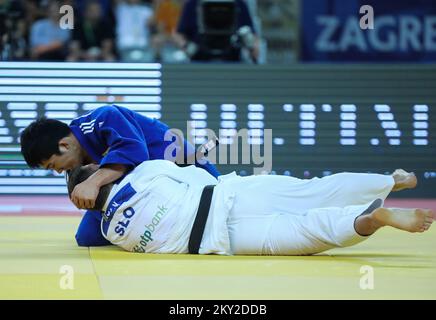 Eunkyul Lee, de Corée, dans une lutte contre Martin Hojak, de Slovénie, dans la catégorie des hommes jusqu'à 73kg ans, lors du Grand Prix mondial de Zagreb de l'IJF, qui s'est tenu à l'Arena de Zagreb, à Zagreb, en Croatie, sur 16 juillet 2022. Photo: Zeljko Hladika/PIXSELL Banque D'Images