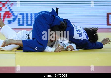 Barbara Matic de Croatie dans la lutte contre Miriam Butkereit d'Allemagne dans la catégorie des femmes jusqu'à 70kg au cours du Grand Prix mondial de Zagreb de l'IJF, qui s'est tenu à l'Arena de Zagreb, à Zagreb, en Croatie, sur 16 juillet 2022. Photo: Zeljko Hladika/PIXSELL Banque D'Images