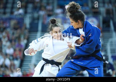 Barbara Matic de Croatie dans la lutte contre Miriam Butkereit d'Allemagne dans la catégorie des femmes jusqu'à 70kg au cours du Grand Prix mondial de Zagreb de l'IJF, qui s'est tenu à l'Arena de Zagreb, à Zagreb, en Croatie, sur 16 juillet 2022. Photo: Zeljko Hladika/PIXSELL Banque D'Images