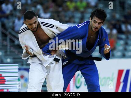 Joao Fernando du Portugal dans une lutte contre Achraf Moutii du Maroc dans la catégorie des hommes jusqu'à 81kg au cours du Grand Prix mondial de Zagreb de l'IJF, qui s'est tenu à l'Arena de Zagreb, à Zagreb, en Croatie, sur 16 juillet 2022. Photo: Zeljko Hladika/PIXSELL Banque D'Images