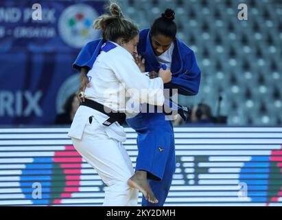 Gilli Sarir, d'Israël, lutte contre Ketleyn Quadros, du Brésil, dans la catégorie des femmes pesant jusqu'à 63 kg, lors du Grand Prix mondial de Zagreb de l'IJF, qui s'est tenu à l'Arena de Zagreb, à Zagreb, en Croatie, sur 16 juillet 2022. Photo: Zeljko Hladika/PIXSELL Banque D'Images