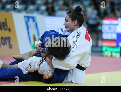 Barbara Matic de Croatie dans la lutte contre Miriam Butkereit d'Allemagne dans la catégorie des femmes jusqu'à 70kg au cours du Grand Prix mondial de Zagreb de l'IJF, qui s'est tenu à l'Arena de Zagreb, à Zagreb, en Croatie, sur 16 juillet 2022. Photo: Zeljko Hladika/PIXSELL Banque D'Images