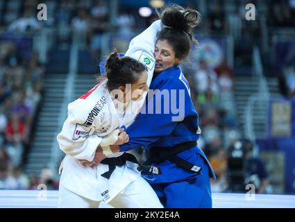 Barbara Matic de Croatie dans la lutte contre Miriam Butkereit d'Allemagne dans la catégorie des femmes jusqu'à 70kg au cours du Grand Prix mondial de Zagreb de l'IJF, qui s'est tenu à l'Arena de Zagreb, à Zagreb, en Croatie, sur 16 juillet 2022. Photo: Zeljko Hladika/PIXSELL Banque D'Images