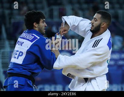 Joao Fernando du Portugal dans une lutte contre Achraf Moutii du Maroc dans la catégorie des hommes jusqu'à 81kg au cours du Grand Prix mondial de Zagreb de l'IJF, qui s'est tenu à l'Arena de Zagreb, à Zagreb, en Croatie, sur 16 juillet 2022. Photo: Zeljko Hladika/PIXSELL Banque D'Images