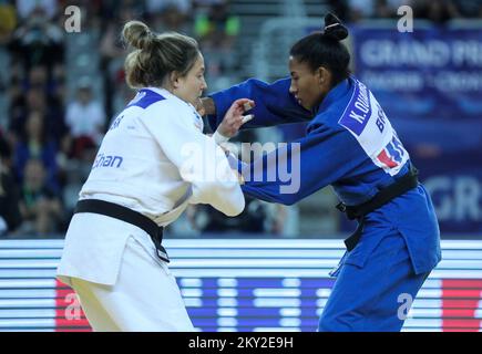 Gilli Sarir, d'Israël, lutte contre Ketleyn Quadros, du Brésil, dans la catégorie des femmes pesant jusqu'à 63 kg, lors du Grand Prix mondial de Zagreb de l'IJF, qui s'est tenu à l'Arena de Zagreb, à Zagreb, en Croatie, sur 16 juillet 2022. Photo: Zeljko Hladika/PIXSELL Banque D'Images