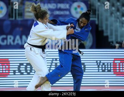 Gilli Sarir, d'Israël, lutte contre Ketleyn Quadros, du Brésil, dans la catégorie des femmes pesant jusqu'à 63 kg, lors du Grand Prix mondial de Zagreb de l'IJF, qui s'est tenu à l'Arena de Zagreb, à Zagreb, en Croatie, sur 16 juillet 2022. Photo: Zeljko Hladika/PIXSELL Banque D'Images