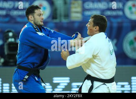 Daniel Eich, de Suisse, lutte contre Nikoloz Sherazadishvili, d'Espagne, pour le bronze dans la catégorie des hommes pesant jusqu'à 100 kg lors du Grand Prix mondial de Zagreb de l'IJF, qui s'est tenu à l'Arena de Zagreb, à Zagreb, en Croatie, sur 17 juillet 2022. Photo: Zeljko Hladika/PIXSELL Banque D'Images