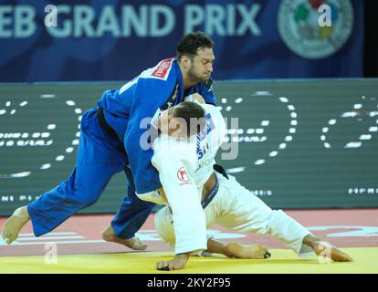 Daniel Eich, de Suisse, lutte contre Nikoloz Sherazadishvili, d'Espagne, pour le bronze dans la catégorie des hommes pesant jusqu'à 100 kg lors du Grand Prix mondial de Zagreb de l'IJF, qui s'est tenu à l'Arena de Zagreb, à Zagreb, en Croatie, sur 17 juillet 2022. Photo: Zeljko Hladika/PIXSELL Banque D'Images