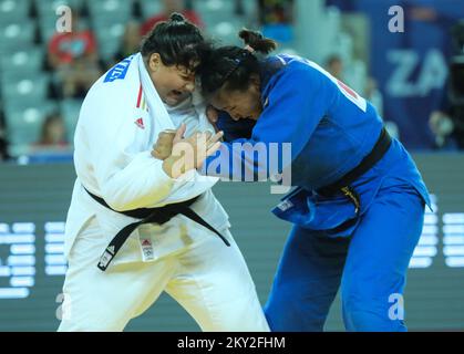 Lea Fontaine de France lutte contre Larisa Ceric de Bosnie-Herzégovine pour le bronze dans la catégorie des femmes jusqu'à 78 kg lors du Grand Prix mondial de Zagreb de l'IJF, qui s'est tenu à l'Arena de Zagreb, à Zagreb, en Croatie, sur 17 juillet 2022. Photo : Zeljko Hladika/PIXSELL Banque D'Images