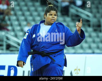 Lea Fontaine de France lutte contre Larisa Ceric de Bosnie-Herzégovine pour le bronze dans la catégorie des femmes jusqu'à 78 kg lors du Grand Prix mondial de Zagreb de l'IJF, qui s'est tenu à l'Arena de Zagreb, à Zagreb, en Croatie, sur 17 juillet 2022. Photo : Zeljko Hladika/PIXSELL Banque D'Images