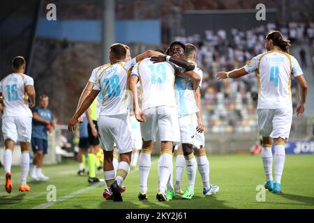 Les joueurs de HNK Rijeka fêtent après avoir marquant un but lors de la partie 1st du deuxième tour de qualification de la Ligue de conférence de l'UEFA entre HNK Rijeka et Djurgards au stade HNK Rijeka, à Rijeka, en Croatie, sur 21 juillet 2022. Photo: Luka Stanzl/PIXSELL Banque D'Images