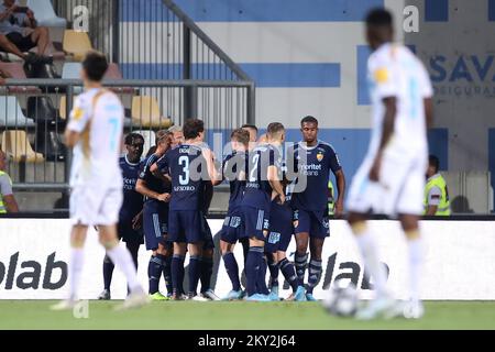 Les joueurs de Djurgards fêtent après avoir marquant un but pour 1:1 au cours de la partie 1st de la deuxième partie de qualification de la Ligue de conférences de l'UEFA entre HNK Rijeka et Djurgards au stade HNK Rijeka, à Rijeka, en Croatie, sur 21 juillet 2022. Photo: Luka Stanzl/PIXSELL Banque D'Images