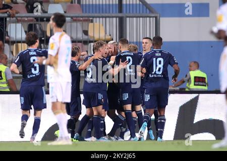 Les joueurs de Djurgards fêtent après avoir marquant un but pour 1:1 au cours de la partie 1st de la deuxième partie de qualification de la Ligue de conférences de l'UEFA entre HNK Rijeka et Djurgards au stade HNK Rijeka, à Rijeka, en Croatie, sur 21 juillet 2022. Photo: Luka Stanzl/PIXSELL Banque D'Images