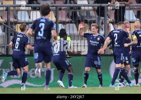 Les joueurs de Djurgards fêtent après avoir marquant un but pour 1:1 au cours de la partie 1st de la deuxième partie de qualification de la Ligue de conférences de l'UEFA entre HNK Rijeka et Djurgards au stade HNK Rijeka, à Rijeka, en Croatie, sur 21 juillet 2022. Photo: Luka Stanzl/PIXSELL Banque D'Images