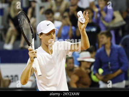 UMAG, CROATIE - JUILLET 31 : Jannik sinner, d'Italie, célèbre la victoire sur Carlos Alcaraz, d'Espagne, lors du match unique final de Menâ€™s le jour 8 de la Croatie 2022 Oumag ouvert au stade ATP Goran Ivanisevic sur 31 juillet 2022 à Umag, Croatie. Photo: Jurica Galoic/PIXSELL Banque D'Images