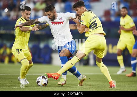 VALENCE, ESPAGNE - AOÛT 18 : Cuenca Barreno et Alex Baena de Villarreal CF et Marko Livaja de HNK Hajduk lors de la Ligue des conférences de l'UEFA match de la première jambe entre Villarreal CF et HNK Hajduk sur 18 août 2022 à Valence, Espagne. Photo: Omar Arnau/PIXSELL Banque D'Images