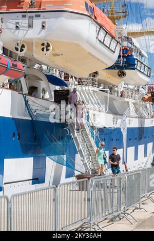 Royal Clipper est arrivé au port de Zadar, à Zadar, Croatie, le 21 août 2022. Inspiré par le grand navire Preussen, le Royal Clipper a la fierté d'être le plus grand et le seul voilier à cinq mâts à bord complet construit depuis le lancement de son prédécesseur au début du siècle dernier. Le navire Royal Clipper est un navire à passagers (croisière) construit en 2000 (22 ans) et naviguant actuellement sous le drapeau de Malte. Photo: Sime Zelic/PIXSELL Banque D'Images