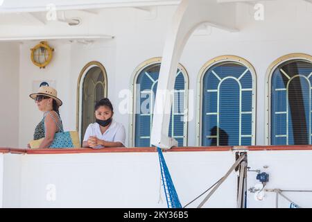 Royal Clipper est arrivé au port de Zadar, à Zadar, Croatie, le 21 août 2022. Inspiré par le grand navire Preussen, le Royal Clipper a la fierté d'être le plus grand et le seul voilier à cinq mâts à bord complet construit depuis le lancement de son prédécesseur au début du siècle dernier. Le navire Royal Clipper est un navire à passagers (croisière) construit en 2000 (22 ans) et naviguant actuellement sous le drapeau de Malte. Photo: Sime Zelic/PIXSELL Banque D'Images