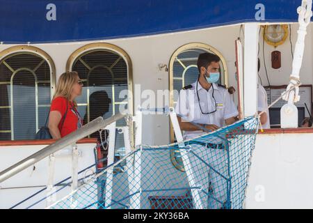 Royal Clipper est arrivé au port de Zadar, à Zadar, Croatie, le 21 août 2022. Inspiré par le grand navire Preussen, le Royal Clipper a la fierté d'être le plus grand et le seul voilier à cinq mâts à bord complet construit depuis le lancement de son prédécesseur au début du siècle dernier. Le navire Royal Clipper est un navire à passagers (croisière) construit en 2000 (22 ans) et naviguant actuellement sous le drapeau de Malte. Photo: Sime Zelic/PIXSELL Banque D'Images