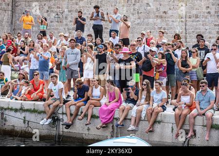 Les supporters sont vus pendant 37th finale de la ligue de water-polo sauvage de Dubrovnik match entre Kokoti et FUN H2O à Dubrovnik, Croatie sur 21 août 2022. Photo: Grgo Jelavic/PIXSELL Banque D'Images