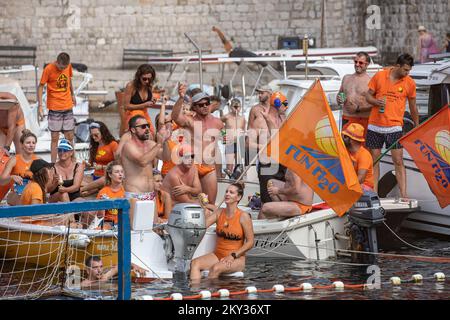 Les supporters sont vus pendant 37th finale de la ligue de water-polo sauvage de Dubrovnik match entre Kokoti et FUN H2O à Dubrovnik, Croatie sur 21 août 2022. Photo: Grgo Jelavic/PIXSELL Banque D'Images