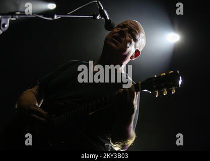 Le pape François noir de Pixies se produit lors d'un concert à Zagreb, en Croatie, sur 27 août 2022. Photo: Zeljko Hladika/PIXSELL Banque D'Images