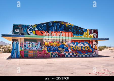 Newberry Springs, Californie, États-Unis. 20th juin 2018. Rock''« A'« Hoola Waterpark dans le désert de Mojave. Ouvert en 1962, abandonné en 2004. (Image de crédit : © Ian L. Sitren/ZUMA Press Wire) Banque D'Images