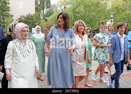 La première Dame de la République de Croatie, Sanja Music Milanovic, et la première Dame de la République de Turquie, Emine Erdogan, ont visité l'école élémentaire Matija Gubec à Zagreb, en Croatie, sur 8 septembre 2022. Photo: Emica Elvedji/PIXSELL Banque D'Images