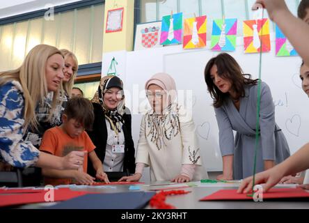 La première Dame de la République de Croatie, Sanja Music Milanovic, et la première Dame de la République de Turquie, Emine Erdogan, ont visité l'école élémentaire Matija Gubec à Zagreb, en Croatie, sur 8 septembre 2022. Photo: Emica Elvedji/PIXSELL Banque D'Images
