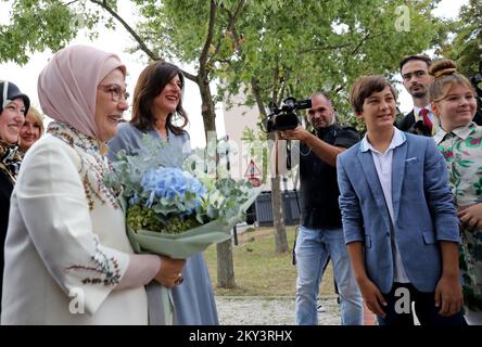 La première Dame de la République de Croatie, Sanja Music Milanovic, et la première Dame de la République de Turquie, Emine Erdogan, ont visité l'école élémentaire Matija Gubec à Zagreb, en Croatie, sur 8 septembre 2022. Photo: Emica Elvedji/PIXSELL Banque D'Images