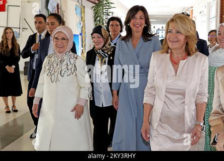 La première Dame de la République de Croatie, Sanja Music Milanovic, et la première Dame de la République de Turquie, Emine Erdogan, ont visité l'école élémentaire Matija Gubec à Zagreb, en Croatie, sur 8 septembre 2022. Photo: Emica Elvedji/PIXSELL Banque D'Images