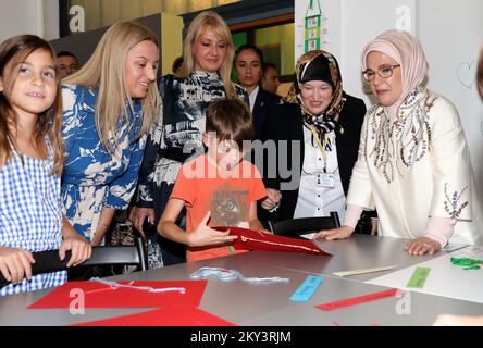 La première Dame de la République de Croatie, Sanja Music Milanovic, et la première Dame de la République de Turquie, Emine Erdogan, ont visité l'école élémentaire Matija Gubec à Zagreb, en Croatie, sur 8 septembre 2022. Photo: Emica Elvedji/PIXSELL Banque D'Images