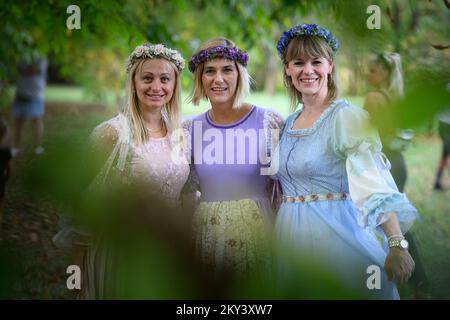 Perunfest, le Festival des histoires et du folklore a eu lieu dans le manoir de Modic-Bedekovic à Donja Lomnica. Cette année, le thème du Perunfest est des histoires du patrimoine culturel immatériel croate sur de petites créatures invisibles connues sous différents noms: Nevidenceki, nevicincici, posveckari et langolijeri similaires des régions du nord, et macici, malici et tintilini des régions côtières et des îles croates. À Donja Lomnica, Croatie, sur 10 septembre 2022. Photo: Davor Puklavec/PIXSELL Banque D'Images