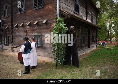 Perunfest, le Festival des histoires et du folklore a eu lieu dans le manoir de Modic-Bedekovic à Donja Lomnica. Cette année, le thème du Perunfest est des histoires du patrimoine culturel immatériel croate sur de petites créatures invisibles connues sous différents noms: Nevidenceki, nevicincici, posveckari et langolijeri similaires des régions du nord, et macici, malici et tintilini des régions côtières et des îles croates. À Donja Lomnica, Croatie, sur 10 septembre 2022. Photo: Davor Puklavec/PIXSELL Banque D'Images