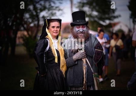 Perunfest, le Festival des histoires et du folklore a eu lieu dans le manoir de Modic-Bedekovic à Donja Lomnica. Cette année, le thème du Perunfest est des histoires du patrimoine culturel immatériel croate sur de petites créatures invisibles connues sous différents noms: Nevidenceki, nevicincici, posveckari et langolijeri similaires des régions du nord, et macici, malici et tintilini des régions côtières et des îles croates. À Donja Lomnica, Croatie, sur 10 septembre 2022. Photo: Davor Puklavec/PIXSELL Banque D'Images