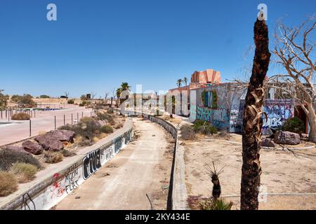 Newberry Springs, Californie, États-Unis. 20th juin 2018. Rock''« A'« Hoola Waterpark dans le désert de Mojave. Ouvert en 1962, abandonné en 2004. (Image de crédit : © Ian L. Sitren/ZUMA Press Wire) Banque D'Images