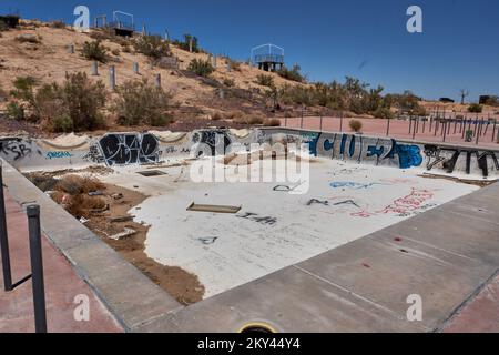 Newberry Springs, Californie, États-Unis. 20th juin 2018. Rock''« A'« Hoola Waterpark dans le désert de Mojave. Ouvert en 1962, abandonné en 2004. (Image de crédit : © Ian L. Sitren/ZUMA Press Wire) Banque D'Images